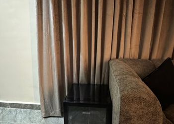 استديو بسرير ماستر وجلسة جانبية