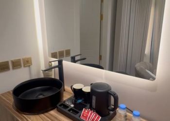 استديو بأثاث مريح وبسيط 