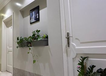 استديو بأثاث مريح وبسيط 