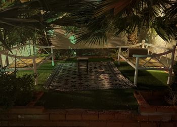 شالية بمجلس مطل على الفناء الخارجي 