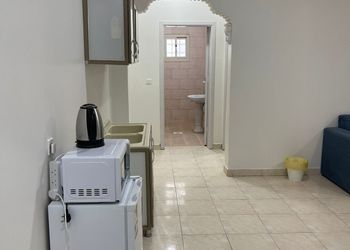 شقة بغرفة نوم و صالة جلوس