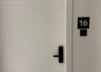 استديو بسرير ماستر وجلسة جانبية 