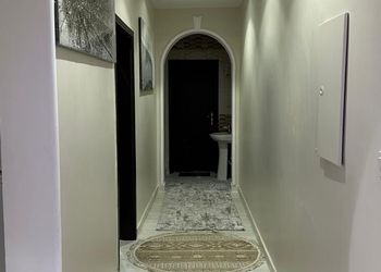 شقة بصالة وغرفتين نوم 
