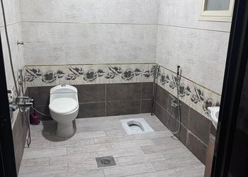 شاليه بمسطح اخضر وجلسة خارجية 