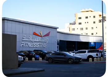 شقة بغرفة معيشة وغرفتين نوم 