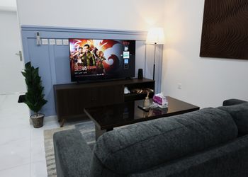 استديو بسرير ماستر وجلسه جانبيه