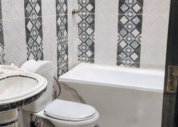شقة بصالة وثلاث غرف نوم