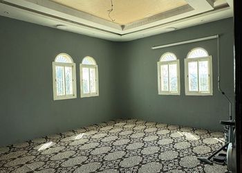 دور بثلاث غرف نوم وصالة ومجلس 