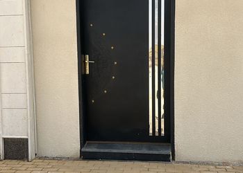 شقة بغرفة معيشة وغرفة نوم 