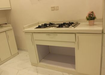 شقة بغرفتين نوم وجلسة خارجية 