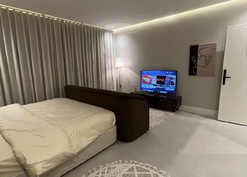 استديو بسرير ماستر وجلسة 
