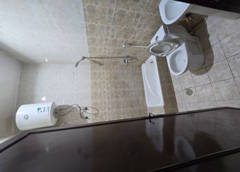 شقة بغرفتين نوم وصالة