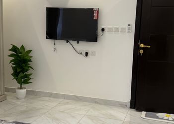 استديو بأثاث مريح وبسيط 