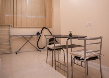 شقة بغرفتين نوم مع جلسة خارجية
