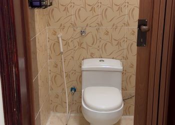استديو بسرير ماستر وأثاث مريح 