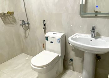 استديو بأثاث مريح وبسيط 