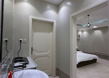 استديو بسرير ماستر وجلسة 