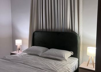استديو بأثاث مريح وبسيط