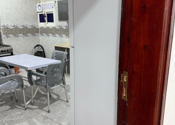 شقة بغرفة جلوس وغرفتين نوم 