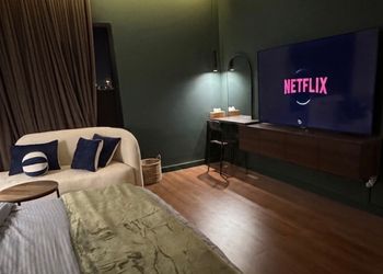 استديو بسرير ماستر وجلسة جانبية 