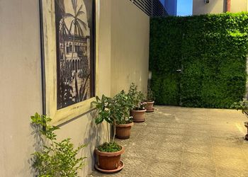 استديو بأثاث مريح وبسيط 