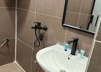 استديو بأثاث مريح وبسيط 