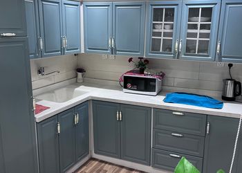 شاليه بمجلس مطل على المسابح 