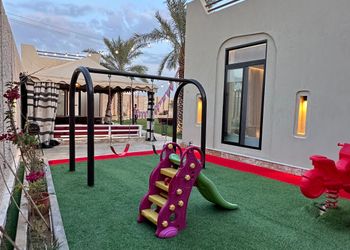 شاليه بمجلسين وألعاب اطفال 
