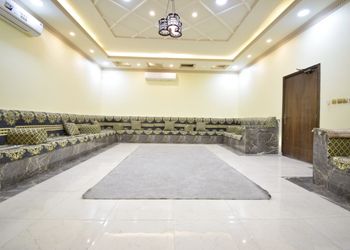 استراحة بمسطح اخضر وألعاب أطفال