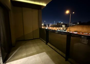 شقة بثلاث غرف نوم وصالة