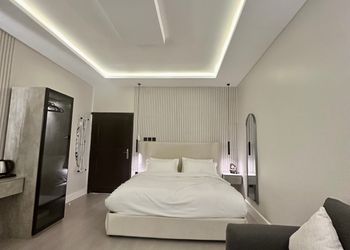 استديو بتصميم أنيق ودخول ذاتي