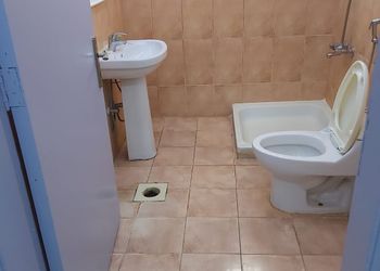 شقة بأثاث مريح وبسيط 