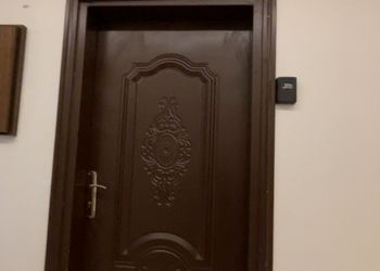 استديو بسرير ماستر وأثاث مريح 