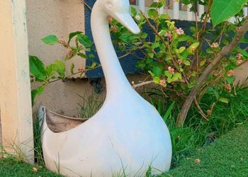 شاليه بألعاب مائية وجلسة خارجية
