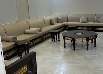 شاليه بمسطح اخضر وجلسة خارجية 