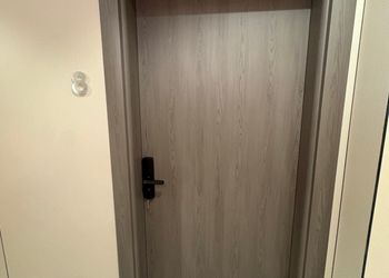 استديو بسرير ماستر وجلسة جانبية