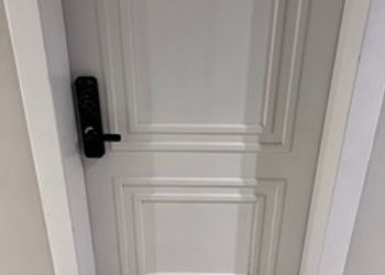 استديو بسرير مريح وتصميم أنيق 