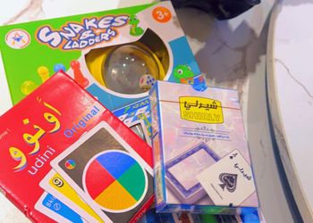 شقة بغرفة جلوس وغرفتين نوم 