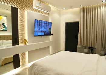 استديو بألوان مريحة وأثاث راقي