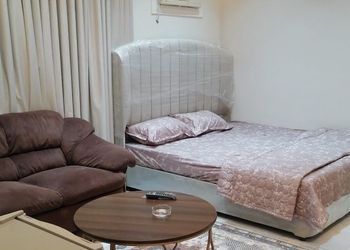 استديو بسرير ماستر وجلسة مريحة 