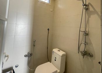 شاليه بجلسة خارجية ومسبح داخلي