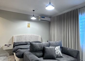 استديو بسرير ماستر وأثاث مريح 