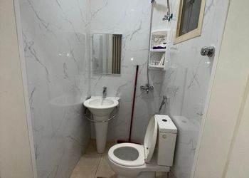 استديو بأثاث مريح وبسيط 