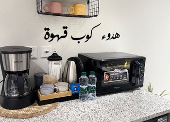 شقة بغرفة معيشة وغرفة نوم 