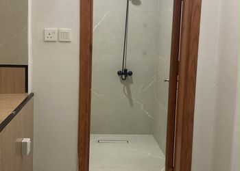 استديو بسرير ماستر وأثاث مريح 