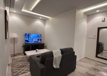 استديو بأثاث مريح وبسيط 