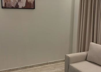 شقة بصالة جلوس ودخول ذاتي