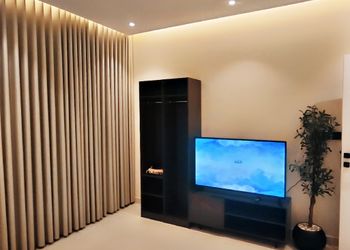 استديو بسرير ماستر وأثاث مريح 