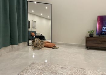 شقة بصالة هادئة وغرفة نوم 