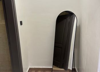 استديو بسرير ماستر وجلسة جانبية 